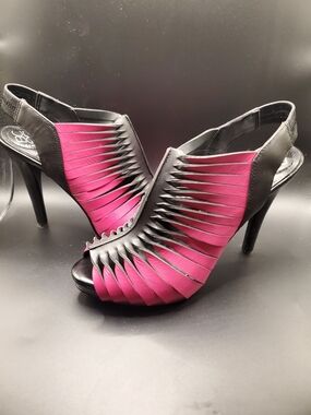 Vintage BCBG Generation Women's Black and Magenta Strappy High-Heel Sandals